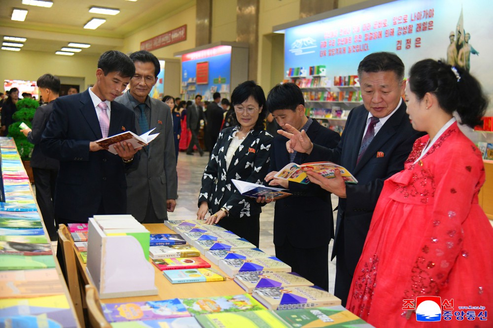 조선로동당창건 80돐경축 국가도서전람회 개막